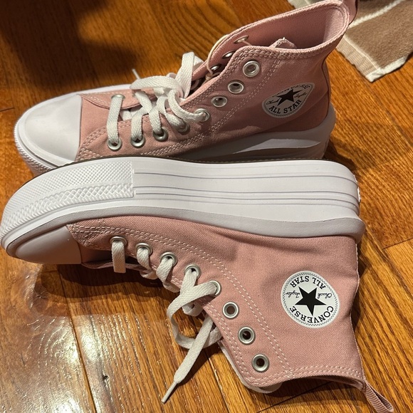 Converse High-Top Sneakers in Blush Pink size 4 - Picture 6 of 6